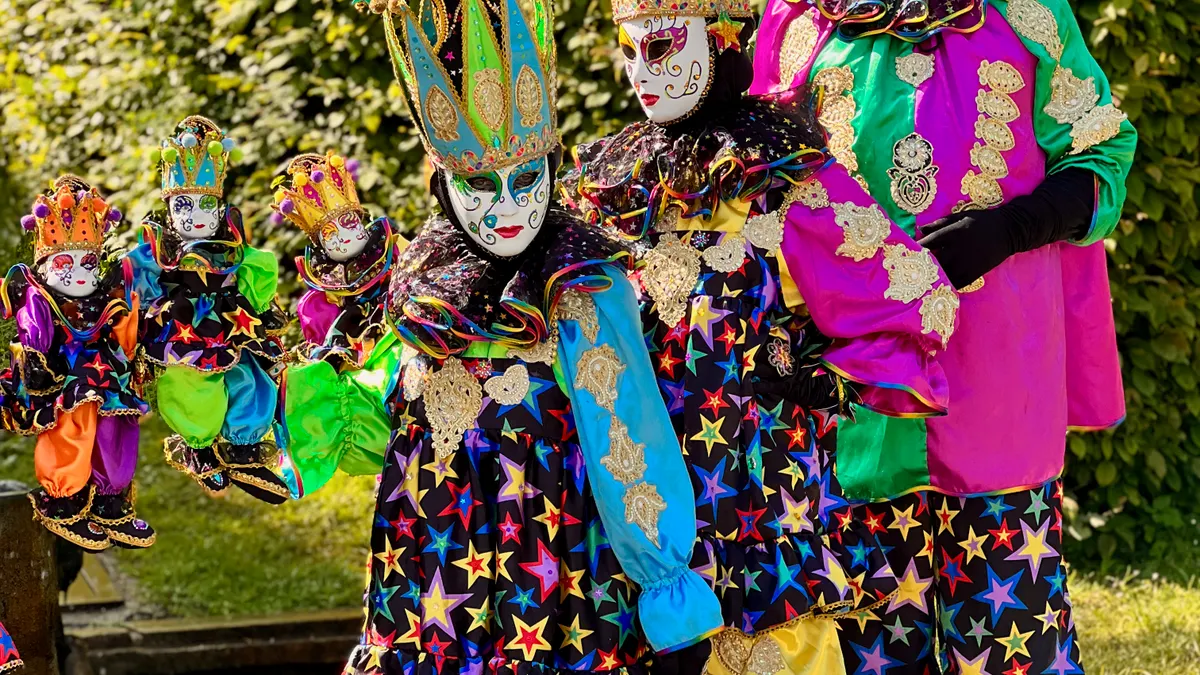 Como preparar sua loja de aluguel de fantasias para o Carnaval